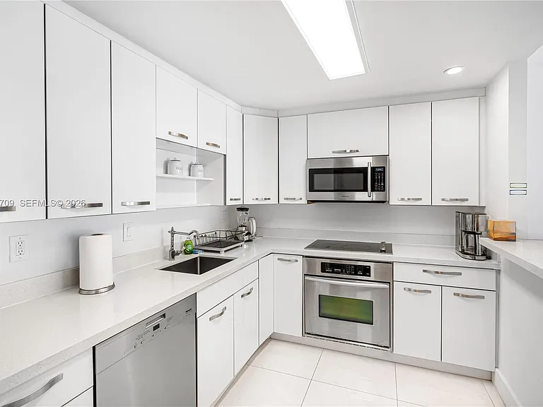 19370 Collins Ave #1612 — Photo 5
