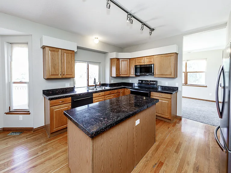 15210 Steinbeck Ln — Photo 5