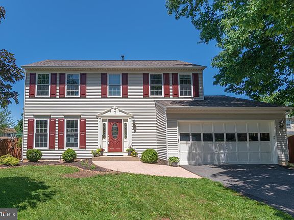 2nd image of 709 Southview Pl NE