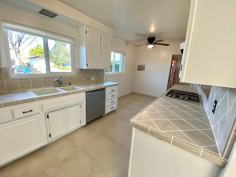 18246 Sunburst St — Photo 3