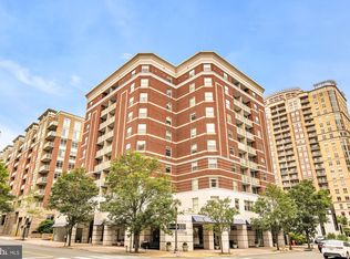 880 N Pollard St APT 801, Arlington, VA 22203