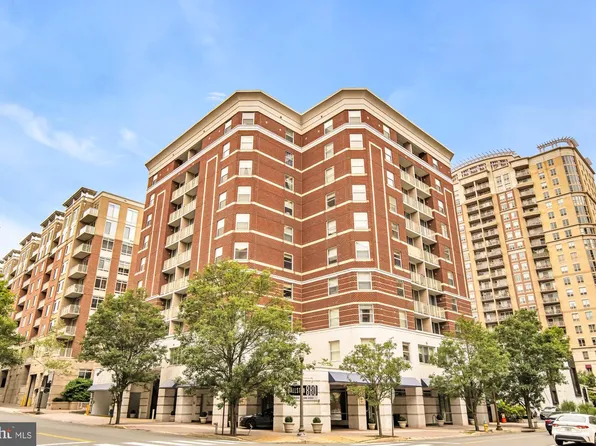 880 N Pollard St APT 801, Arlington, VA 22203