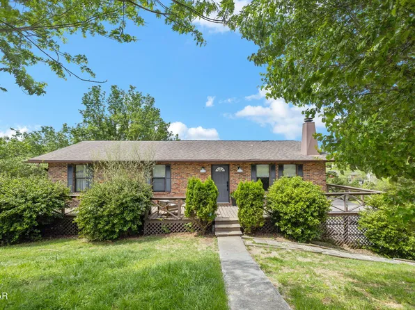 1021 Hilltop Cir, Sevierville, TN 37876