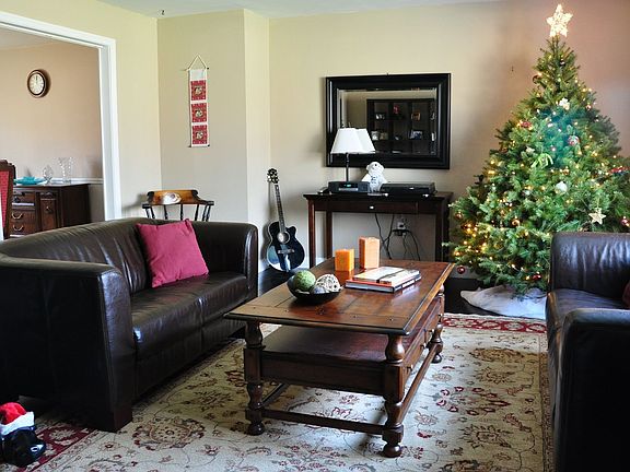 Living room looking towards the dinning room