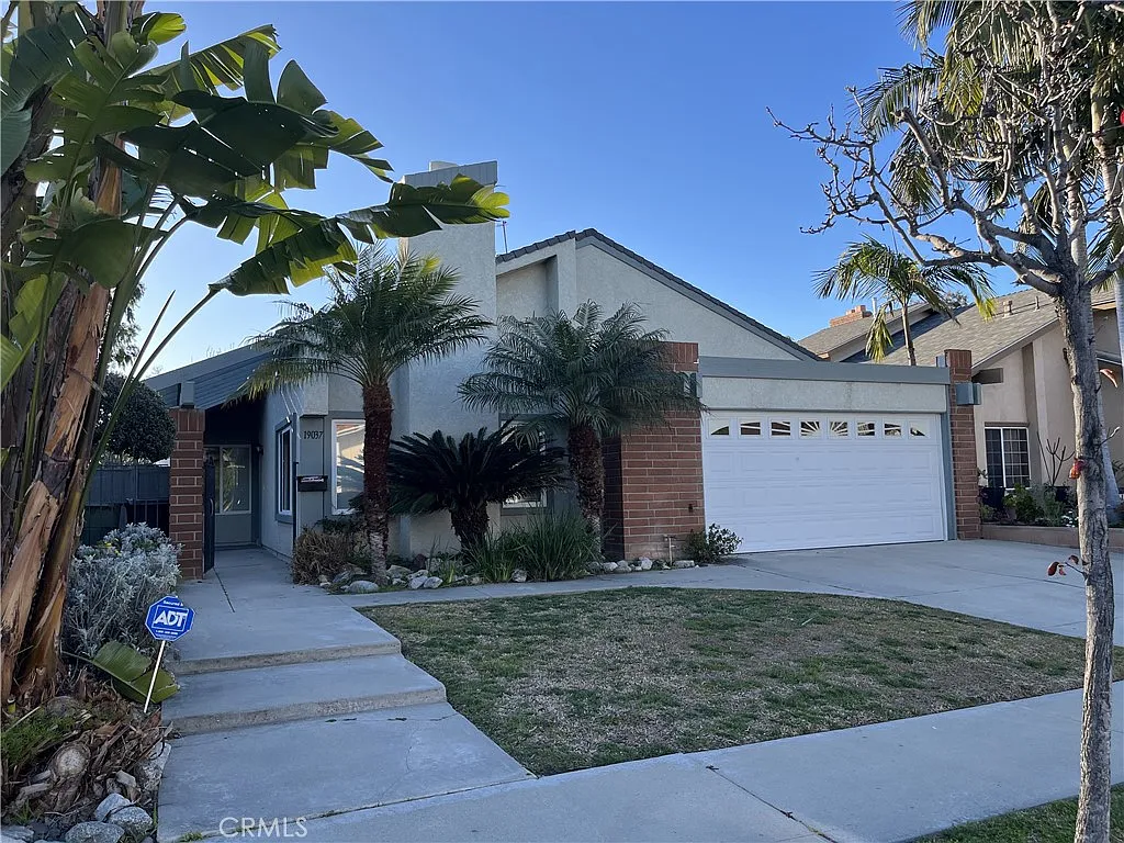 3 bed, 1460 sqft, $4,300 — Photo 1