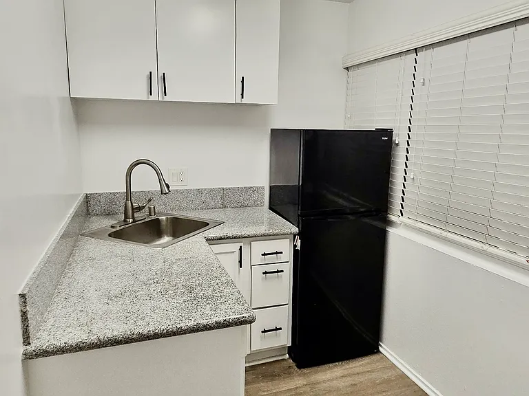 Vista Garden Apartments — Photo 11