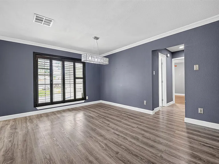 7713 Yoe St — Photo 10