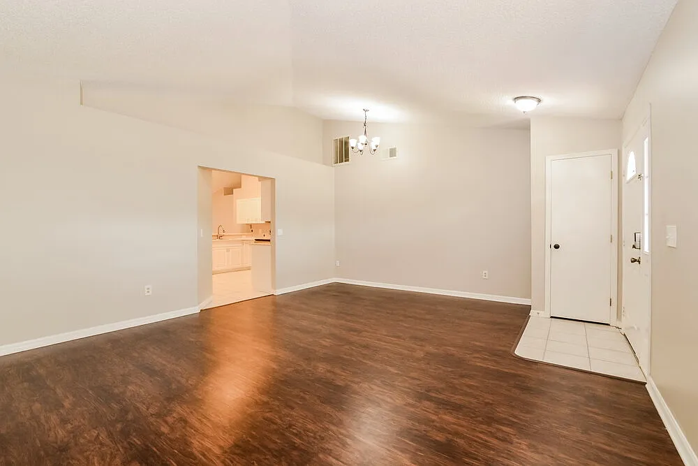 3 bed, 2.0 bath, 1447 sqft, $2,475 — Photo 4