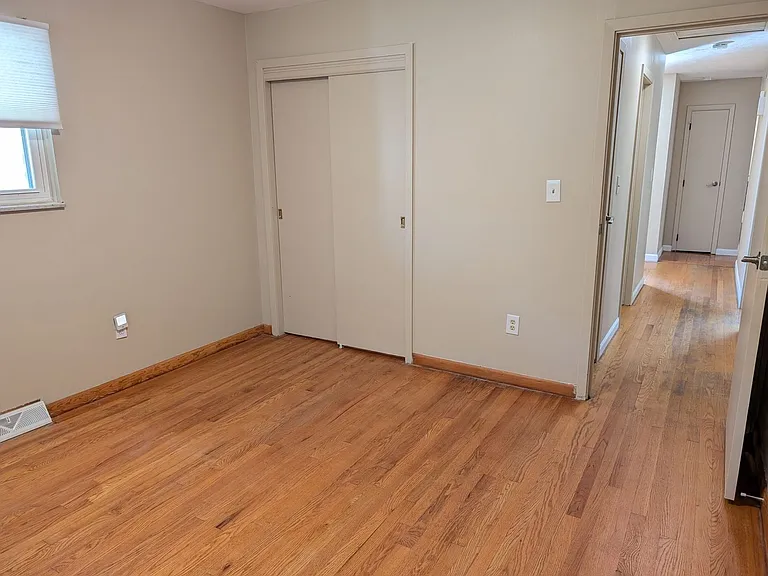 5253 Vernadale Dr — Photo 28