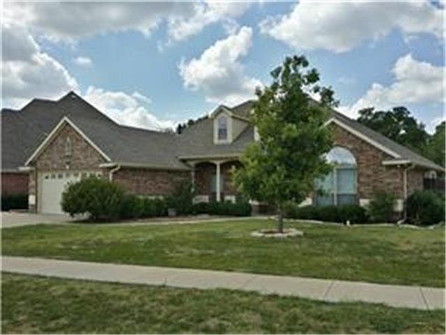 1st image of 906 Woodcrest Dr