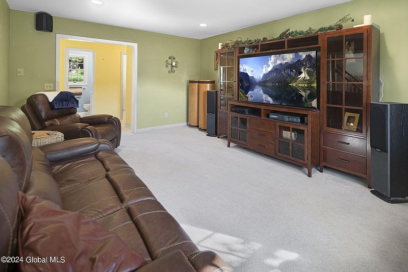3rd image of 7 Van Rensselaer Way