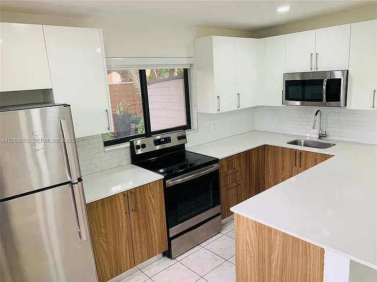 2786 SW 32nd Ave #2790 — Photo 4