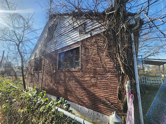 3rd image of 934 Murcia St