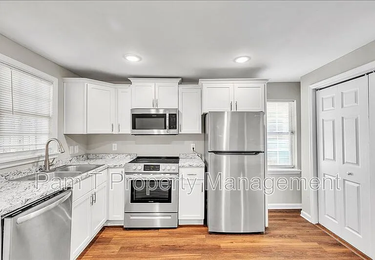 1024 W 39th St — Photo 14