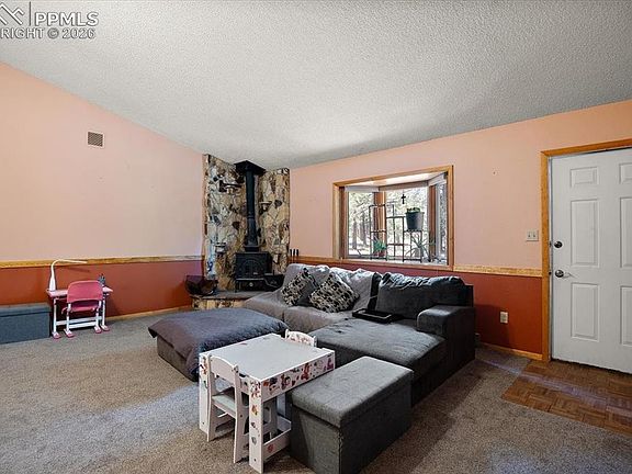 4th image of 832 Wykagyl Rd