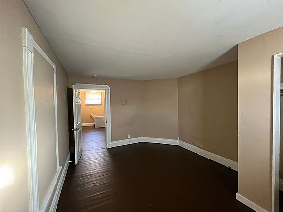 3rd image of 722 East Ave