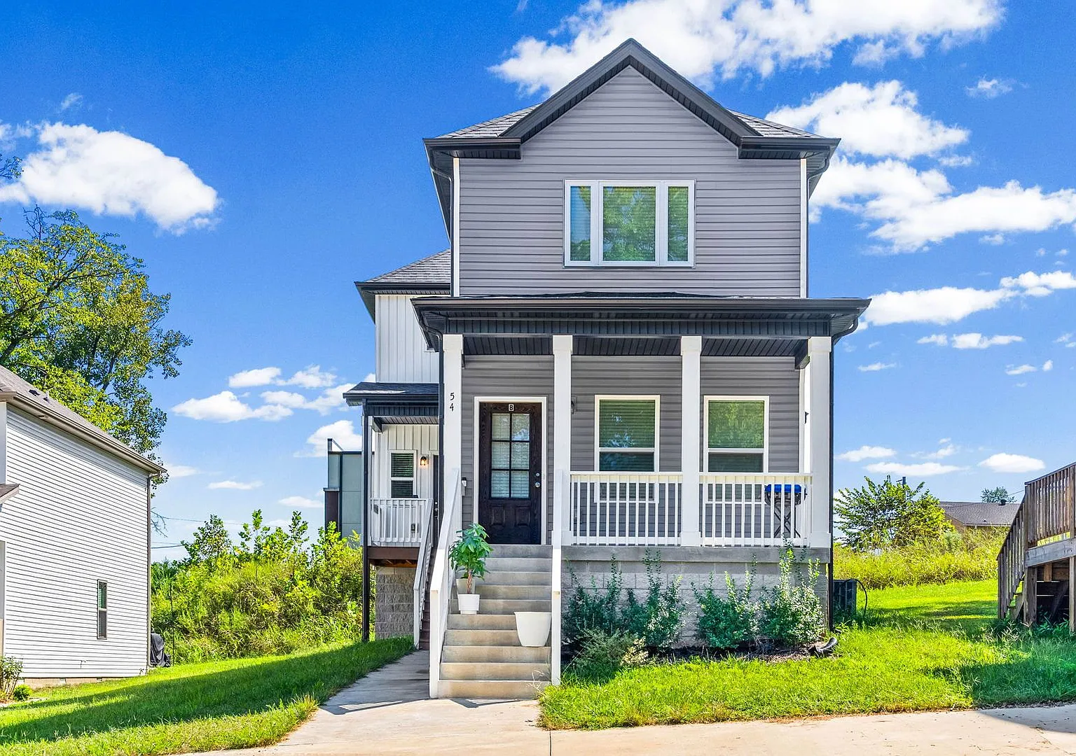 Spacious 3 bed/3bath Duplex Unit — Photo 1
