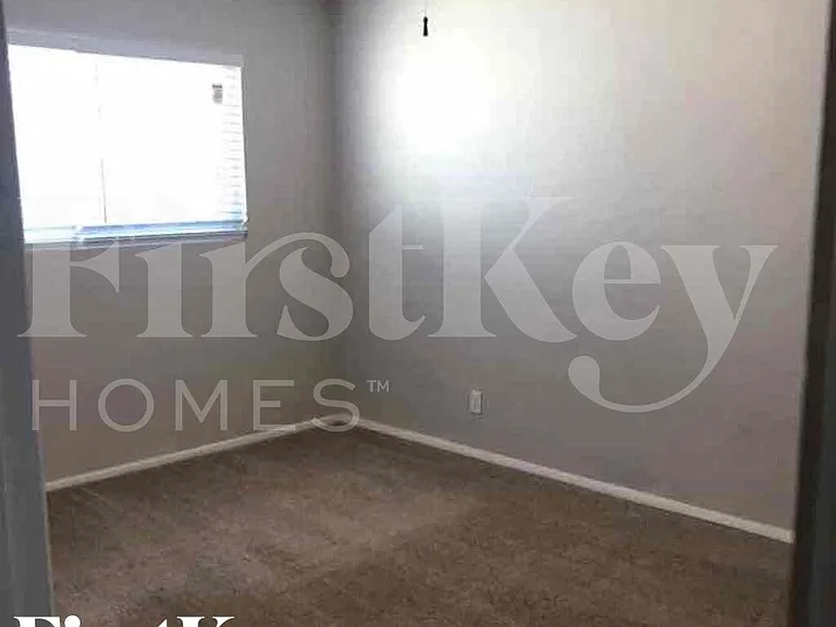 1439 W 7th St — Photo 5
