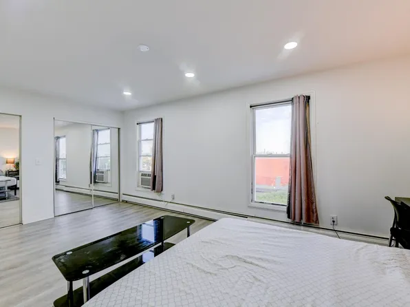 708 Garfield Avenue image 24 of 32