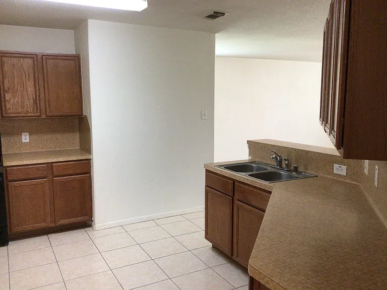 24319 Ayscough Ln — Photo 3