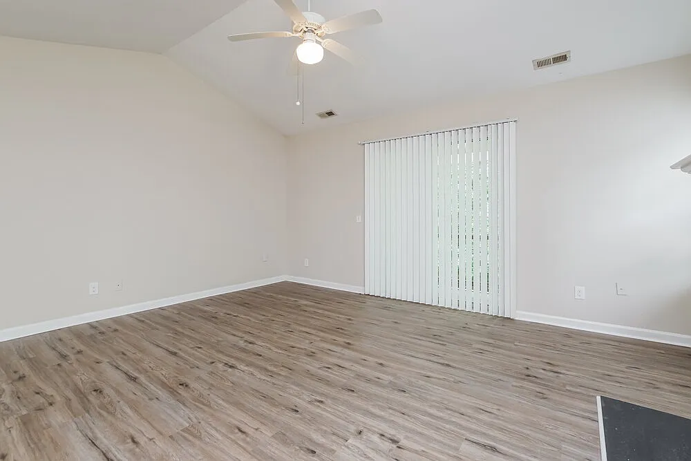 2 bed, 2.0 bath, 1201 sqft, $1,560 — Photo 4