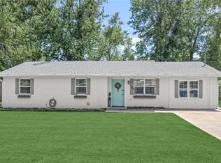 908 SE 11th St, Bentonville, AR 72712