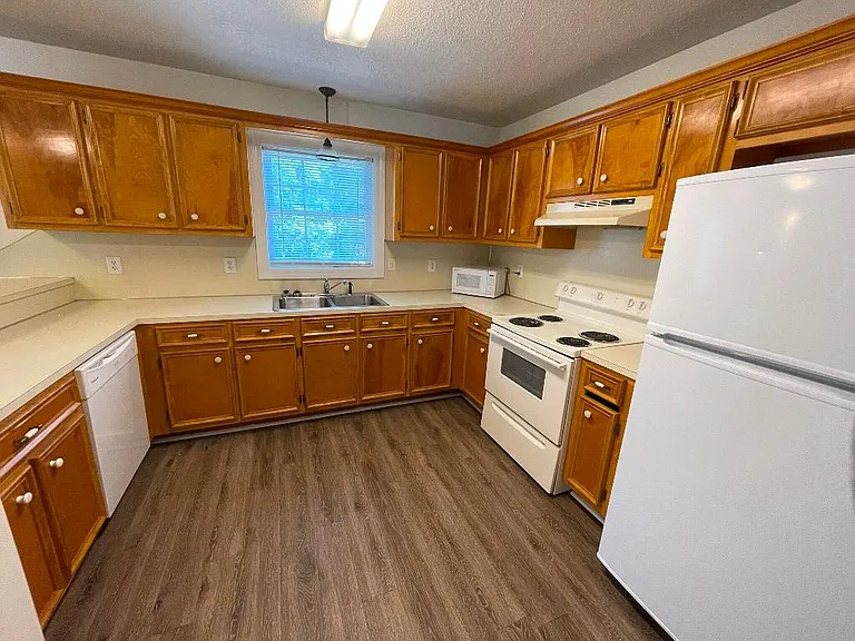 605 Avery St — Photo 15