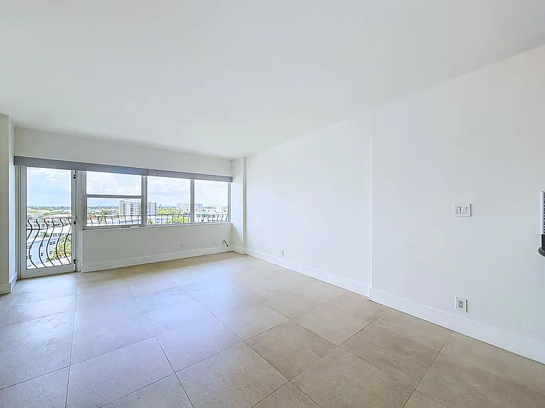 3250 NE 28th St #809 — Photo 6