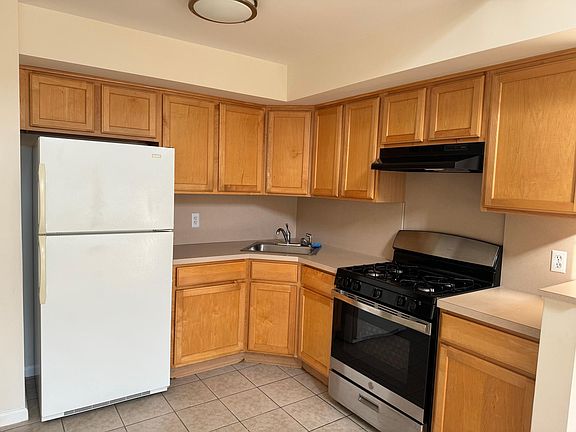 3rd image of 645 Tompkins Ave #3