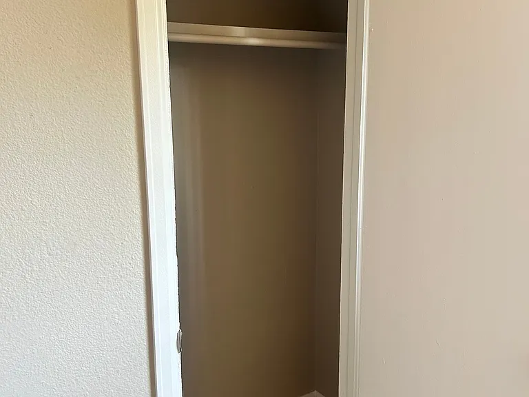 88 Rose Dr — Photo 2