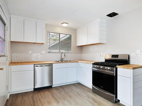 2nd image of 7065 El Cerro Dr