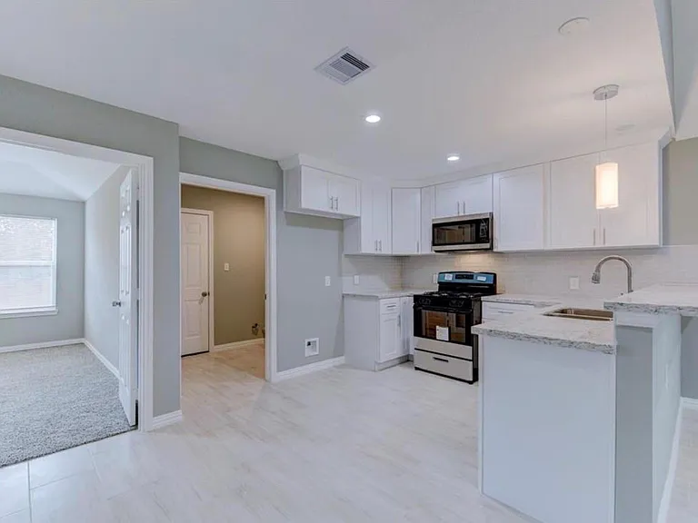 5824 Glen Lee Dr — Photo 7