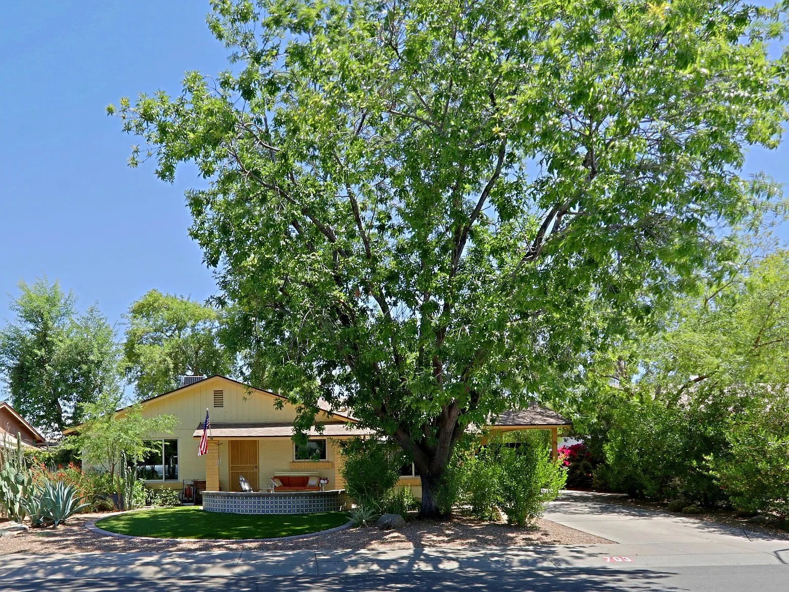 3 bed, 2.0 bath, 1308 sqft, $4,000 — Photo 4
