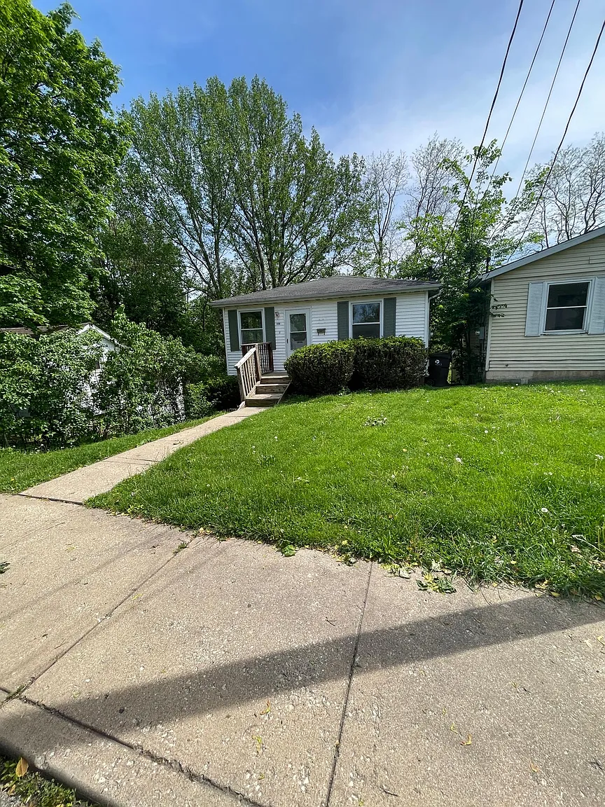1406 E Elmhurst Ave photo 1