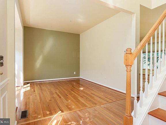 5th image of 13716 Carlene Dr