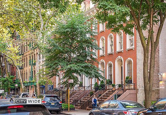4th image of 1441 York Ave APT 2RS