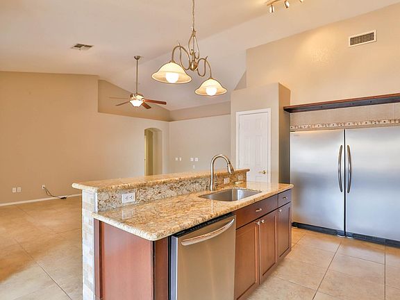 5th image of 675 W Beechnut Dr