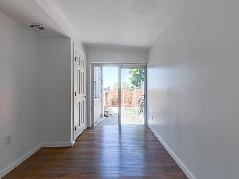 1103 Grand Ave #1 — Photo 9