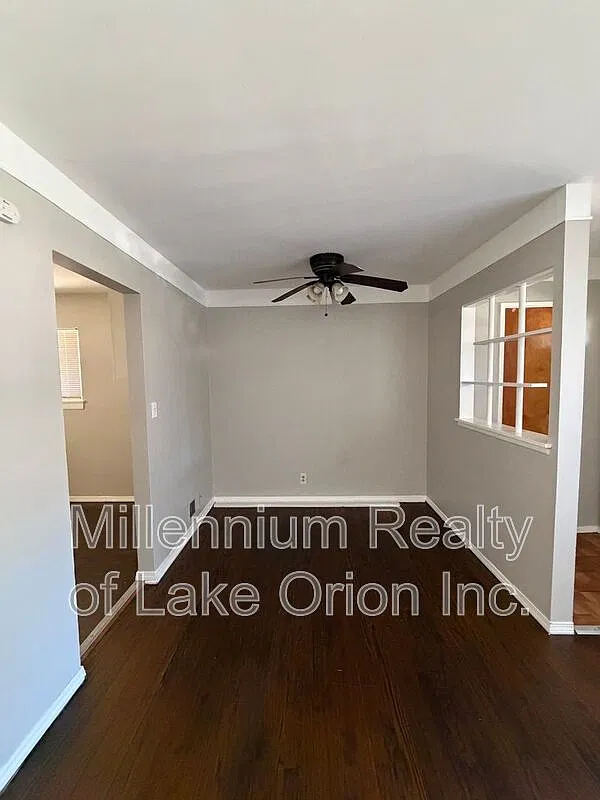 3 bed, 1.0 bath, 975 sqft, $1,395 — Photo 3