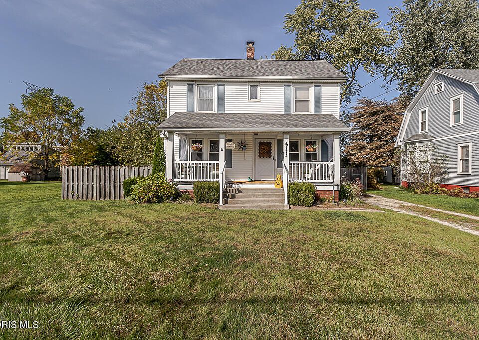 1st image of 3242 Glenn St