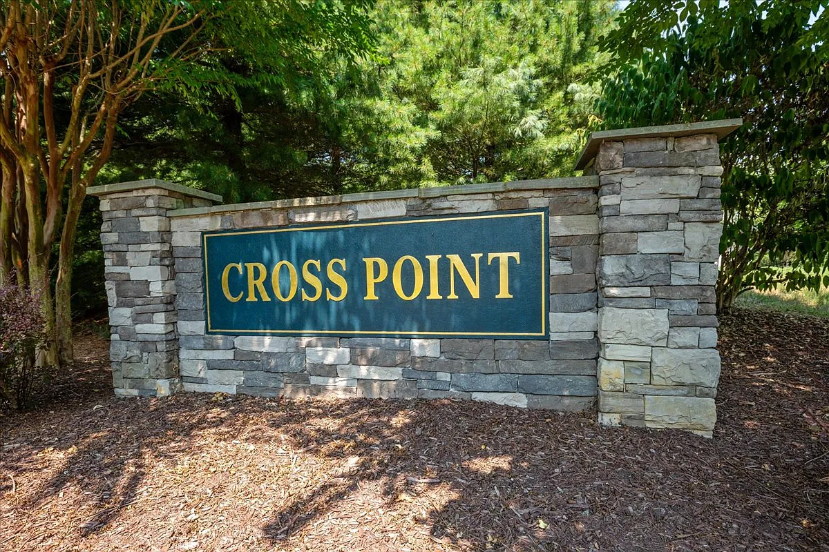 6 bed, 5180 sqft, $4,200 — Photo 2