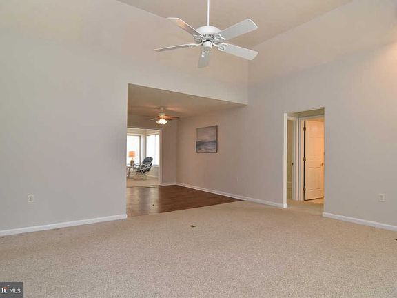 3rd image of 11 Deerfield Dr