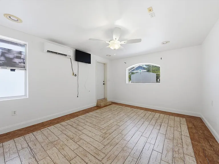 1647 Bay St SE — Photo 20