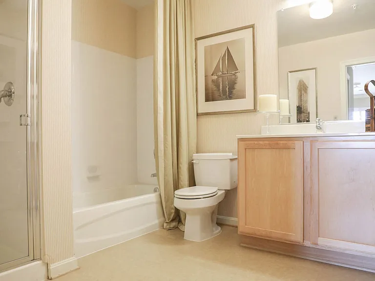 Large Bathroom Suite