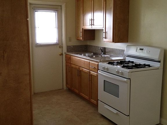 3rd image of 2496 Adams Ave