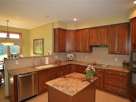 3rd image of 129 Lord Byron Ln