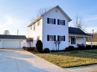 202 S 4th St, Altamont, IL 62411