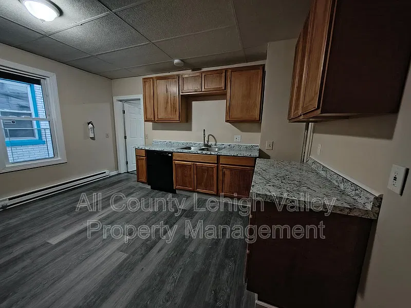 1 bed, 1.0 bath, 700 sqft, $1,345 — Photo 4