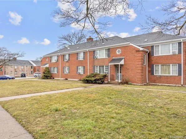 45 Oakview Circle #204, Bridgeport, CT 06604