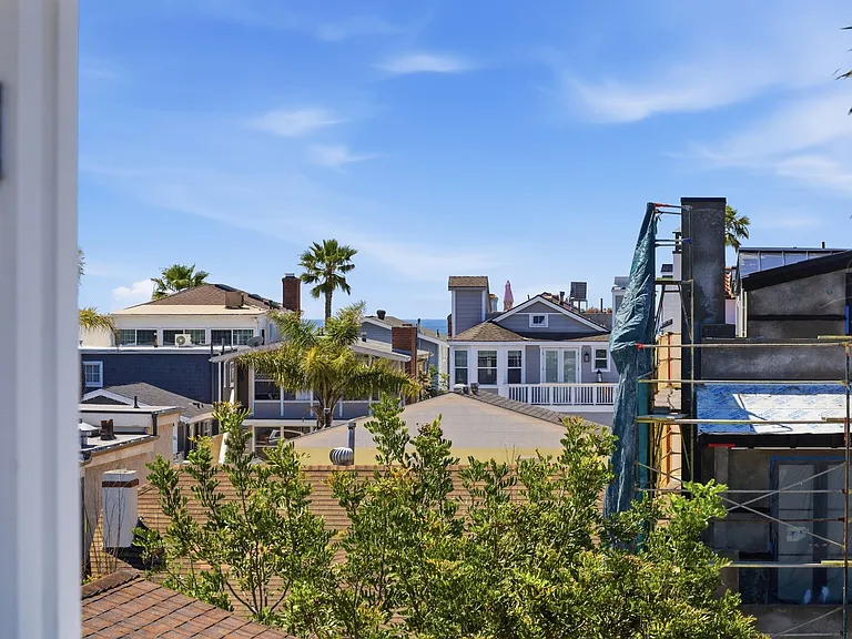 305 Montero St — Photo 32